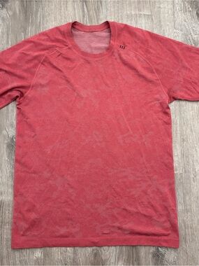 Lululemon Men's Athletic Short Sleeve T-Shirt Size Medium Gently used